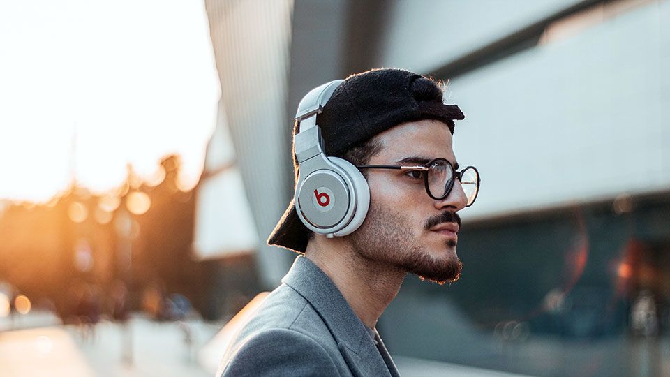 听 Beats 耳机的人